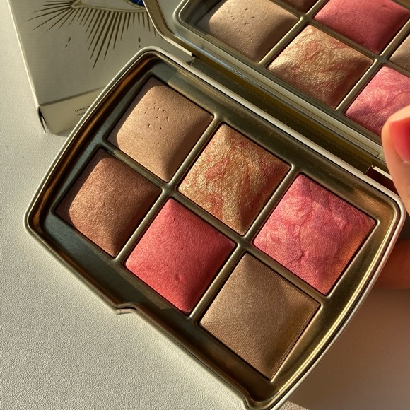 HOURGLASS Ambient lighting Evil Eye Palette - Picture 5 of 11
